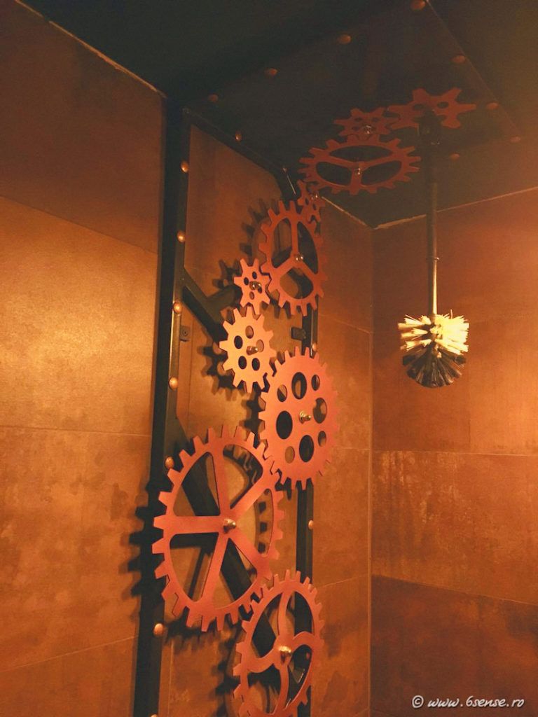 This style also defines the bathrooms, creating a nice cohesion