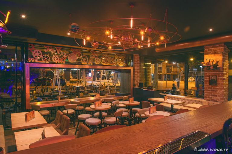 There are strong steampunk influences which offer the decor a unique allure