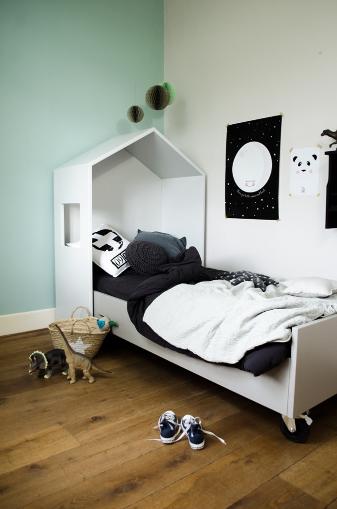 Kids bedroom furniture on wheels