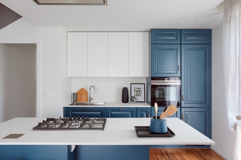 Two-tone blue kitchen cabinets beauty