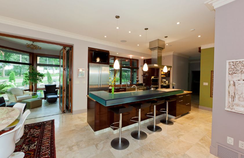 Kitchen with travertine tiles