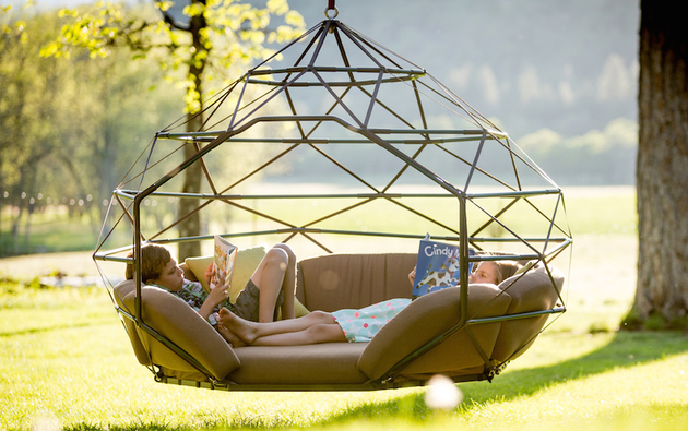 Modern Hanging Chairs Take The Coziness Outside