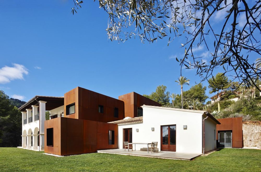 Kubik Extension by GRAS Guillermo Reynes Architecture Studio,