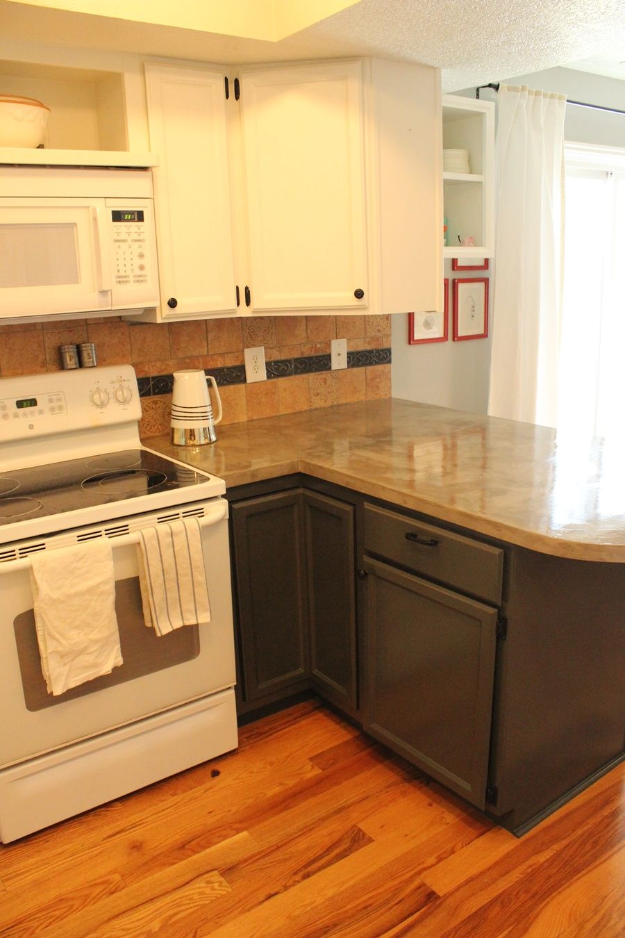 L shaped Kitchen with Concrete countertop