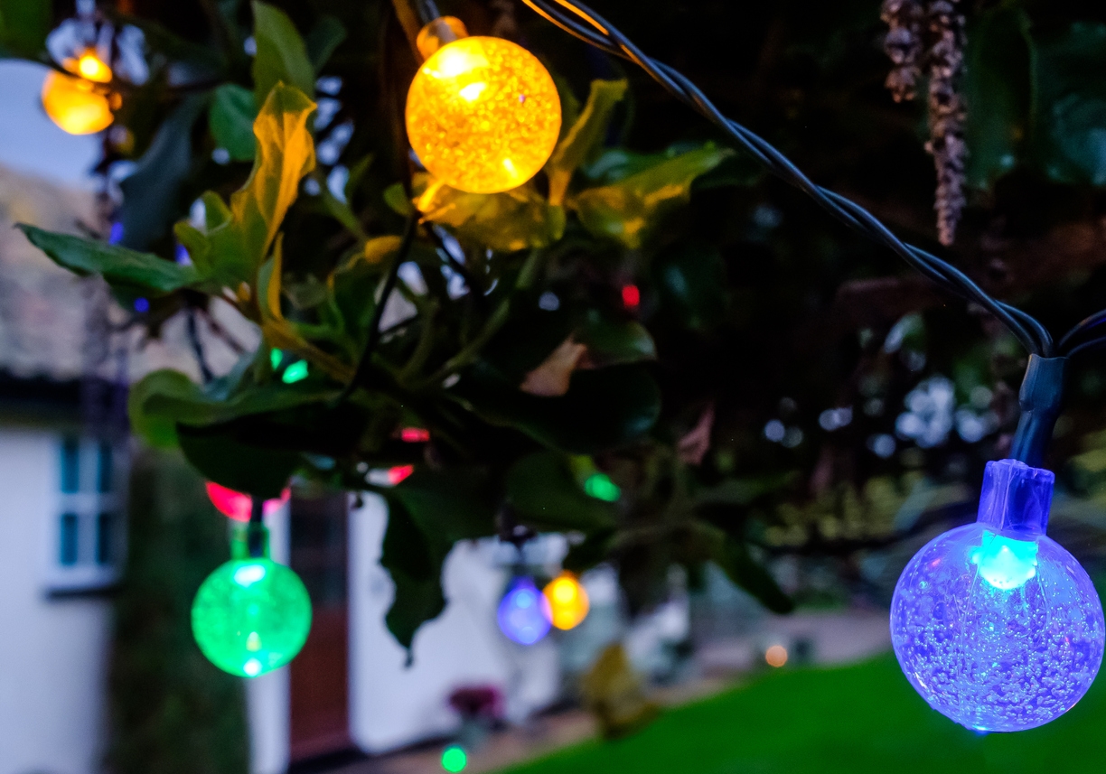 LED Christmas Light Vs. Incandescent: Which To Use This Year