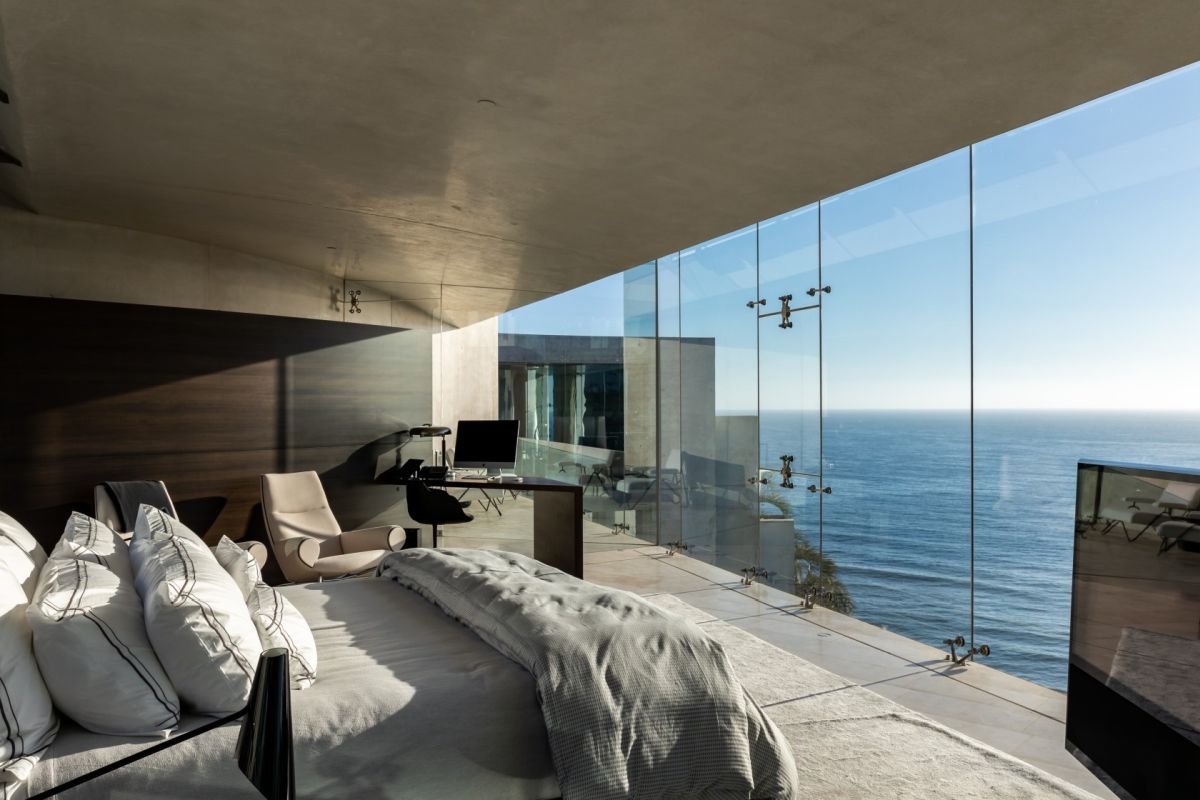 La Jolla’s Iconic Razor House floor to ceiling windows