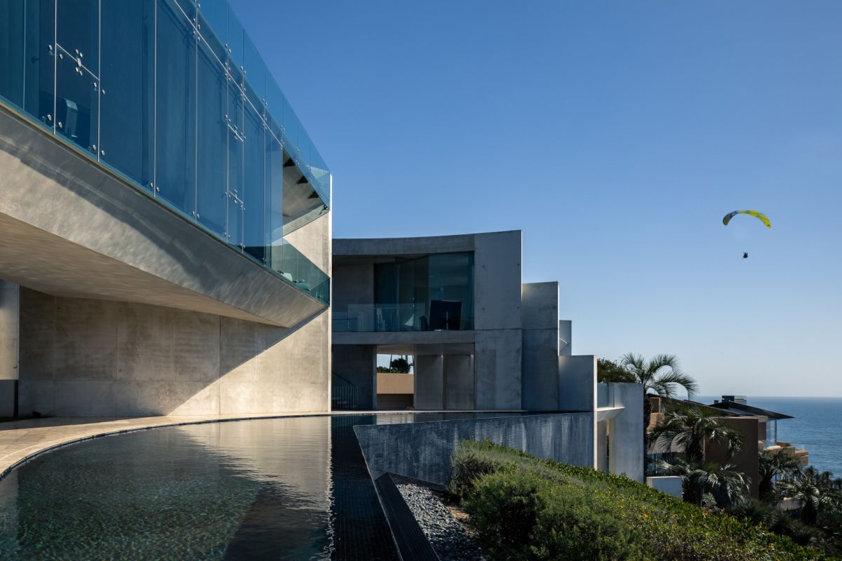 La Jolla’s Iconic Razor House infinity pool