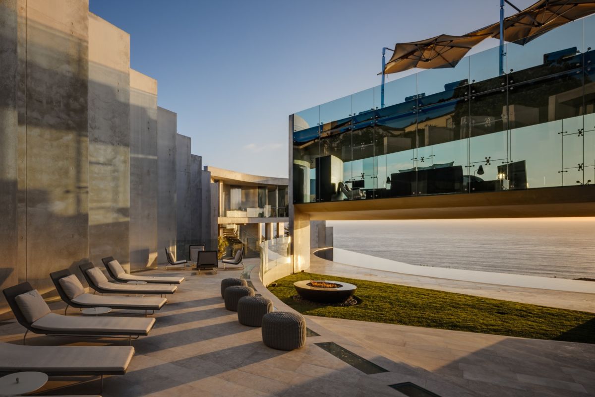 La Jolla’s Iconic Razor House outdoor