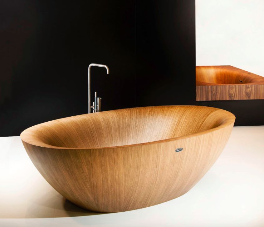 A lighter colored wood choice makes this wooden bathtub no less appealing.