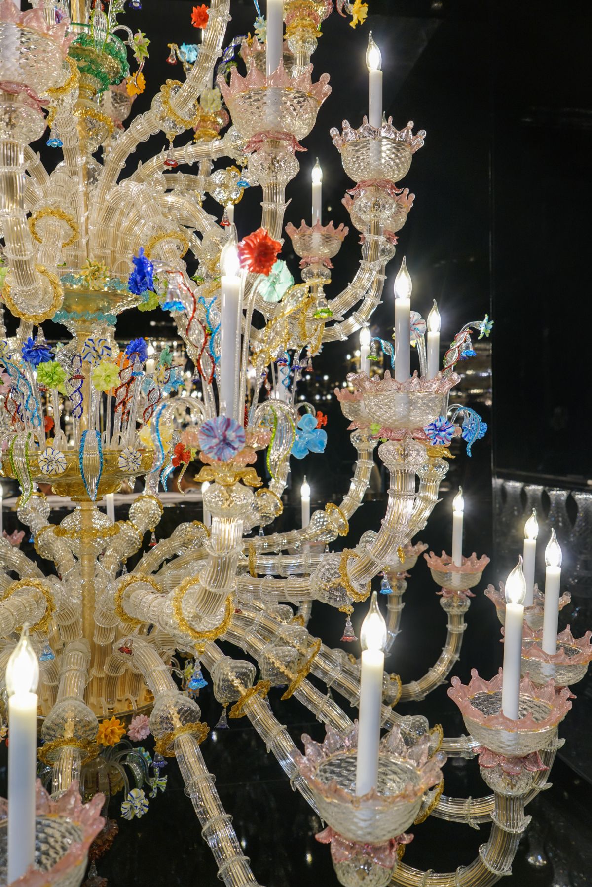 Large chrystal chandelier design