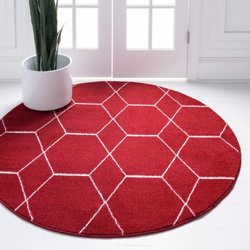 Lattice Frieze Round Rug geometric design white lines