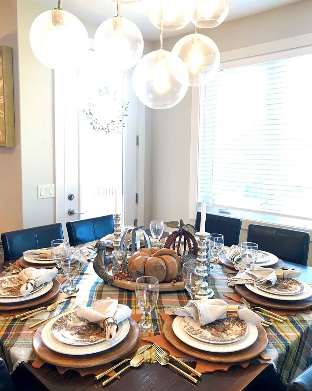 Leaf thanksgiving table seating