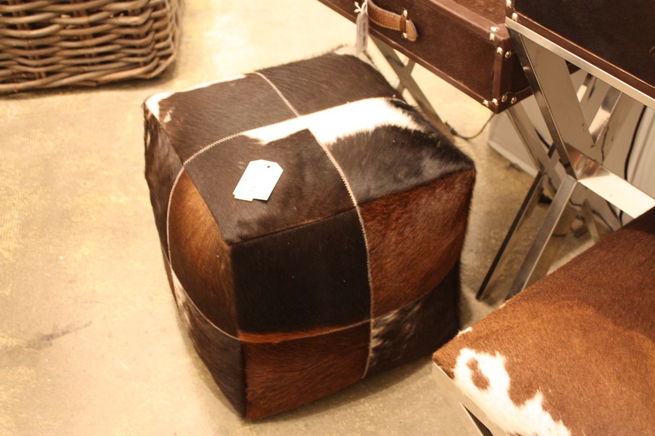 Light living hair hide pouf