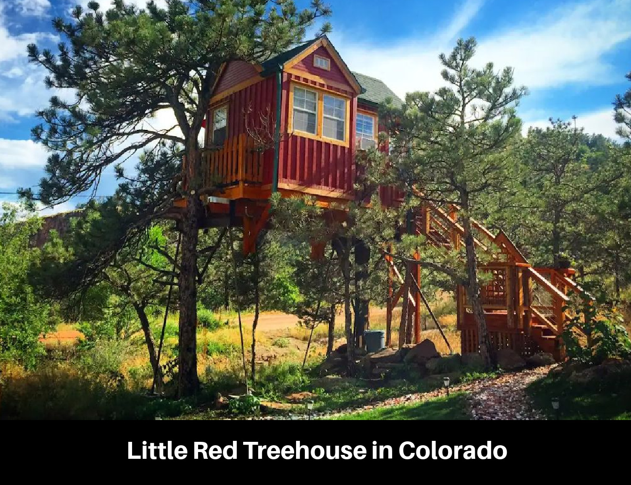 Little Red Treehouse in Colorado