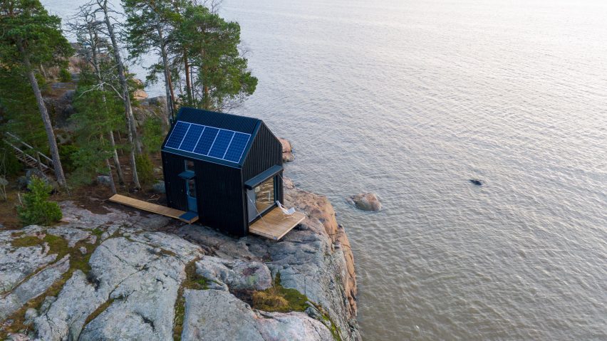 Little seaside cabin on the rocks lake