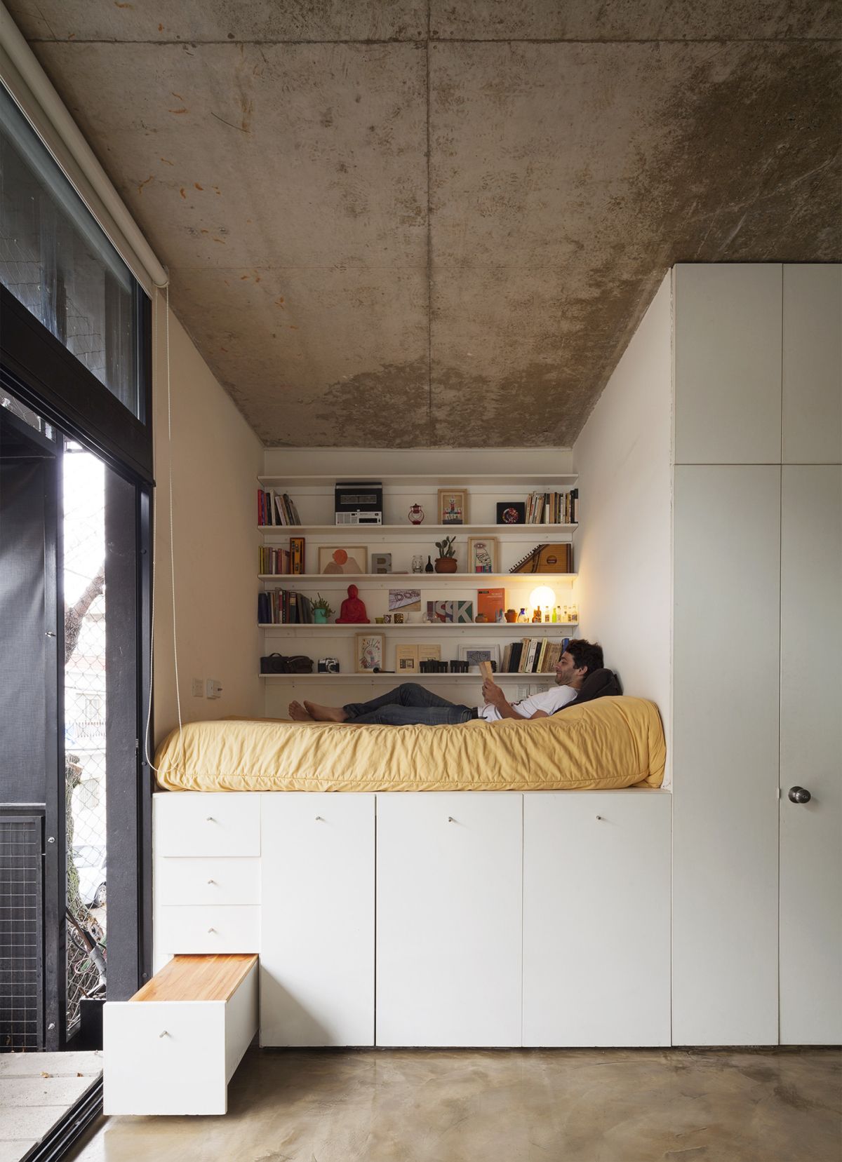 Loft bed with storage drawers under