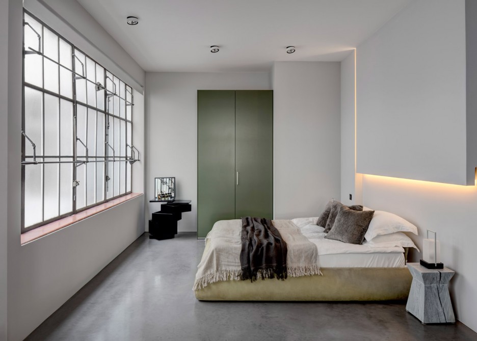 London warehouse space into an apartment bedroom