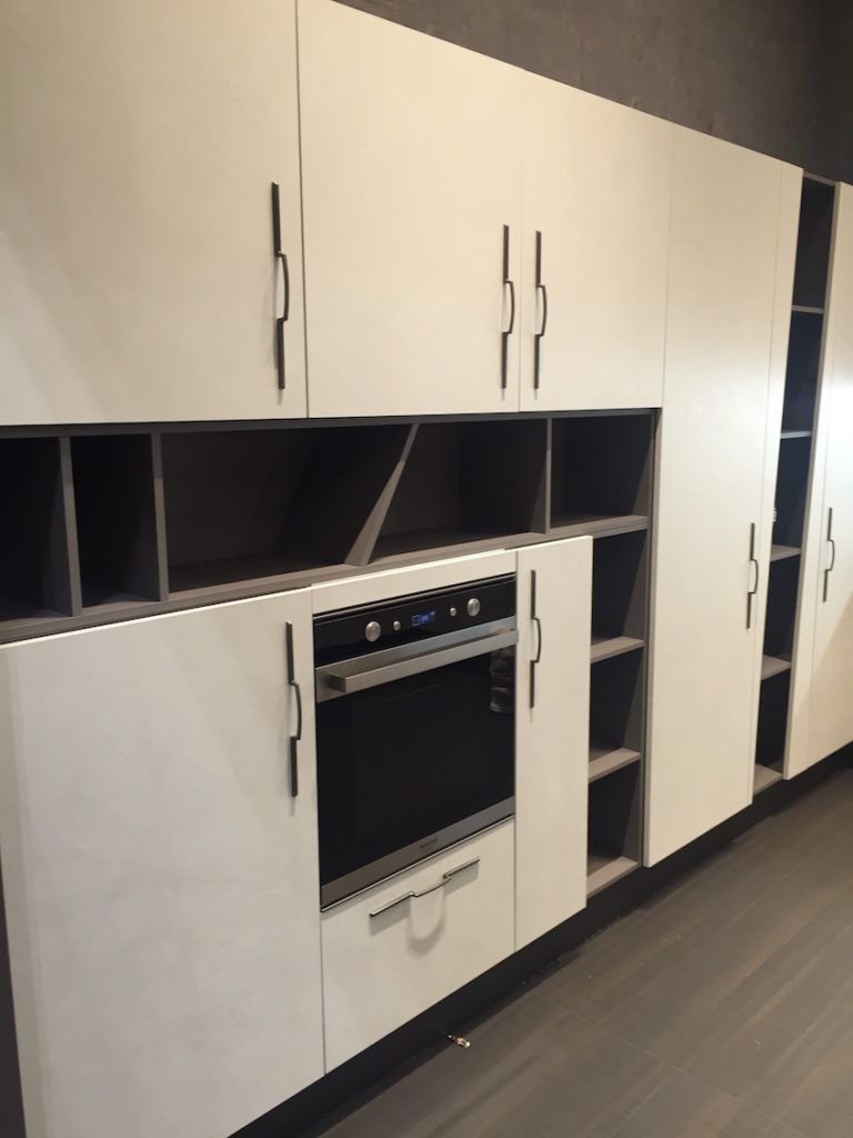 Long and vertical kitchen cabinets handle