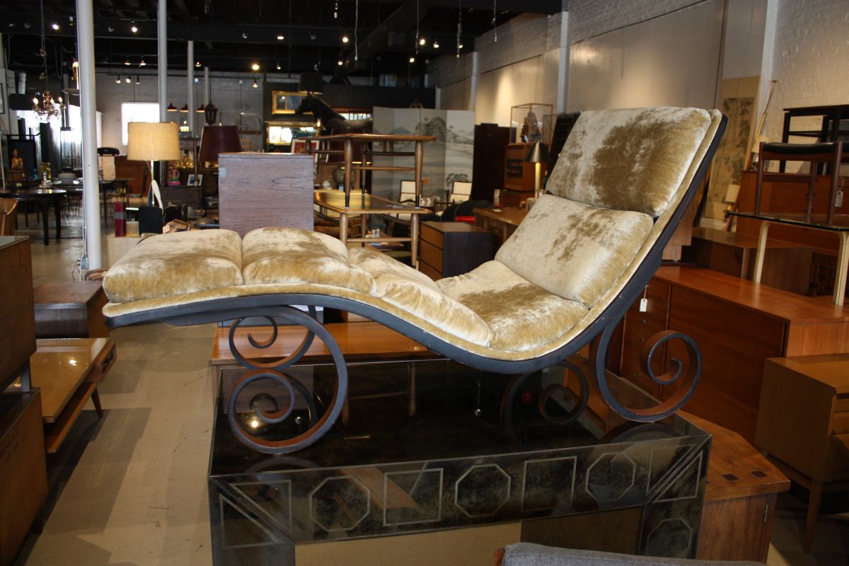 Lounge chair with a metallic base