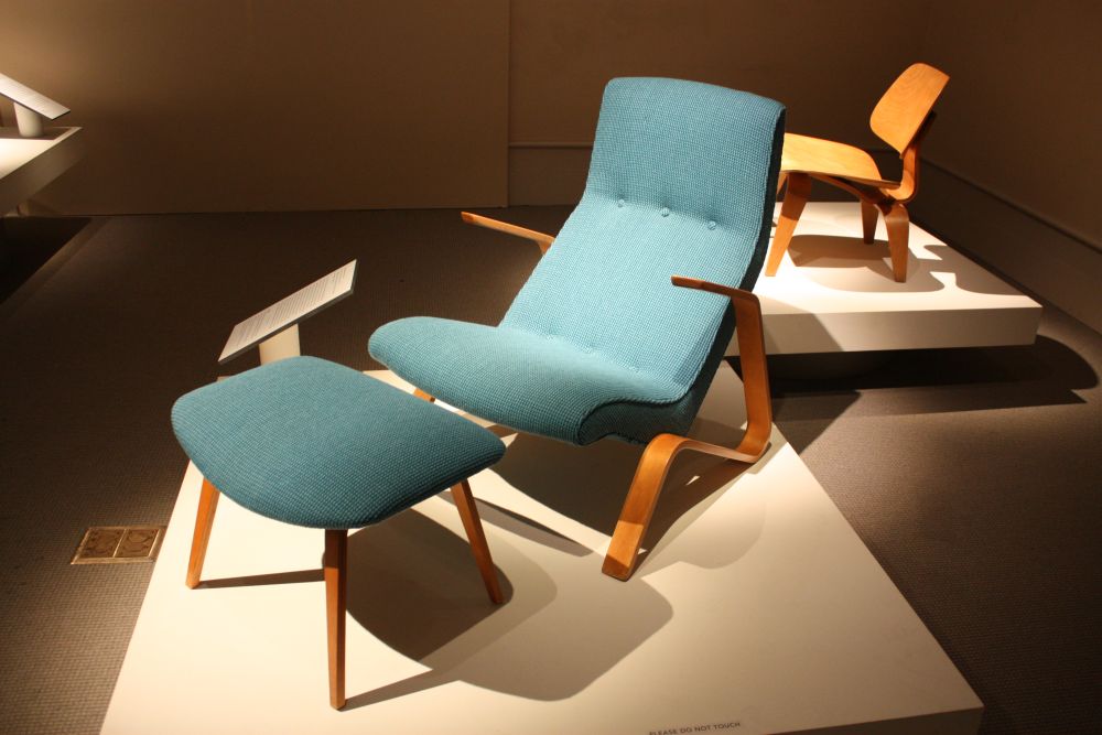 Lounge chairs with ottoman blue design