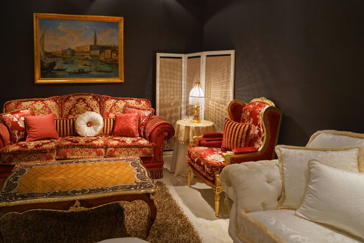 Luxury baroquue rococo furniture with gold accents