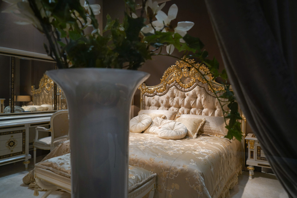 Styles such as baroque or rococo create a luxury bedroom