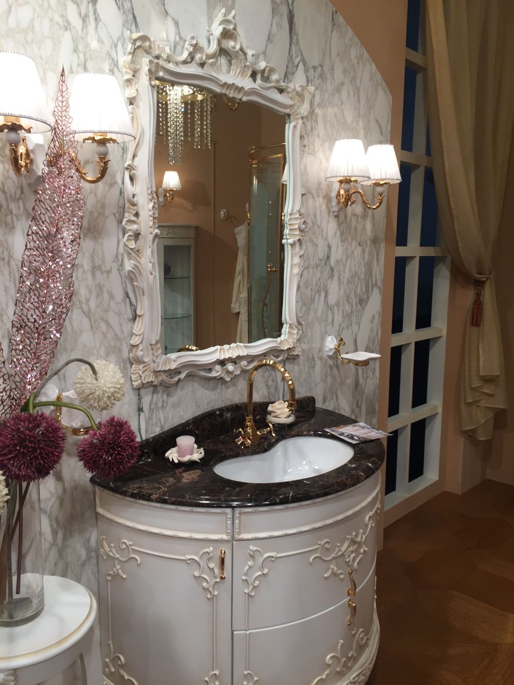 Luxury marble walls can be expensive mirror framed marble countertop