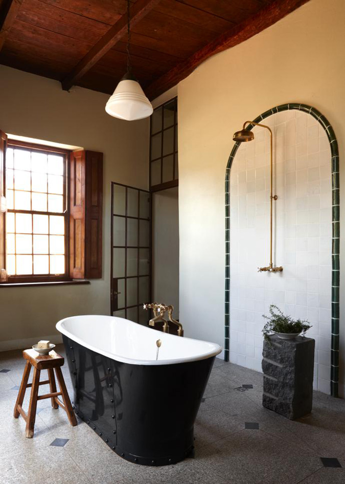 Magical 160 years old house with an impressive bathroom