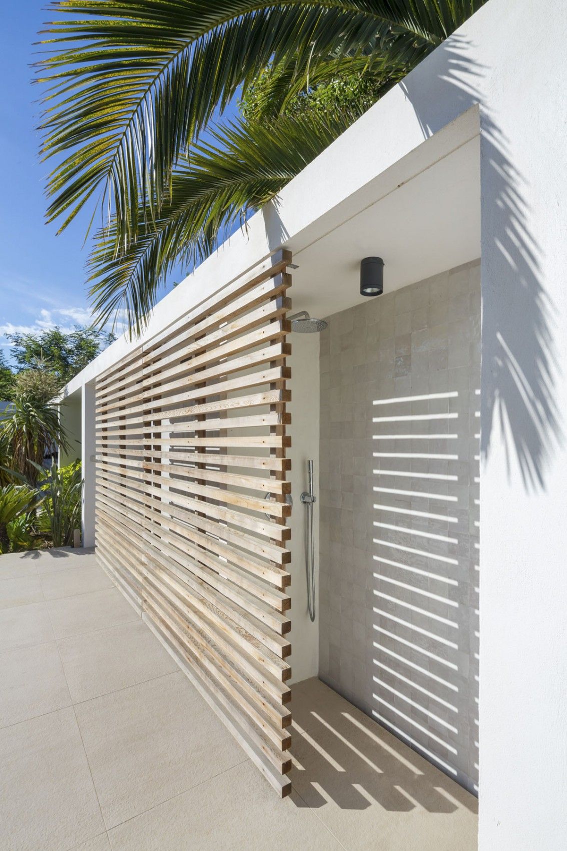 Cool Outdoor Shower Ideas For The Hot Summer Ahead