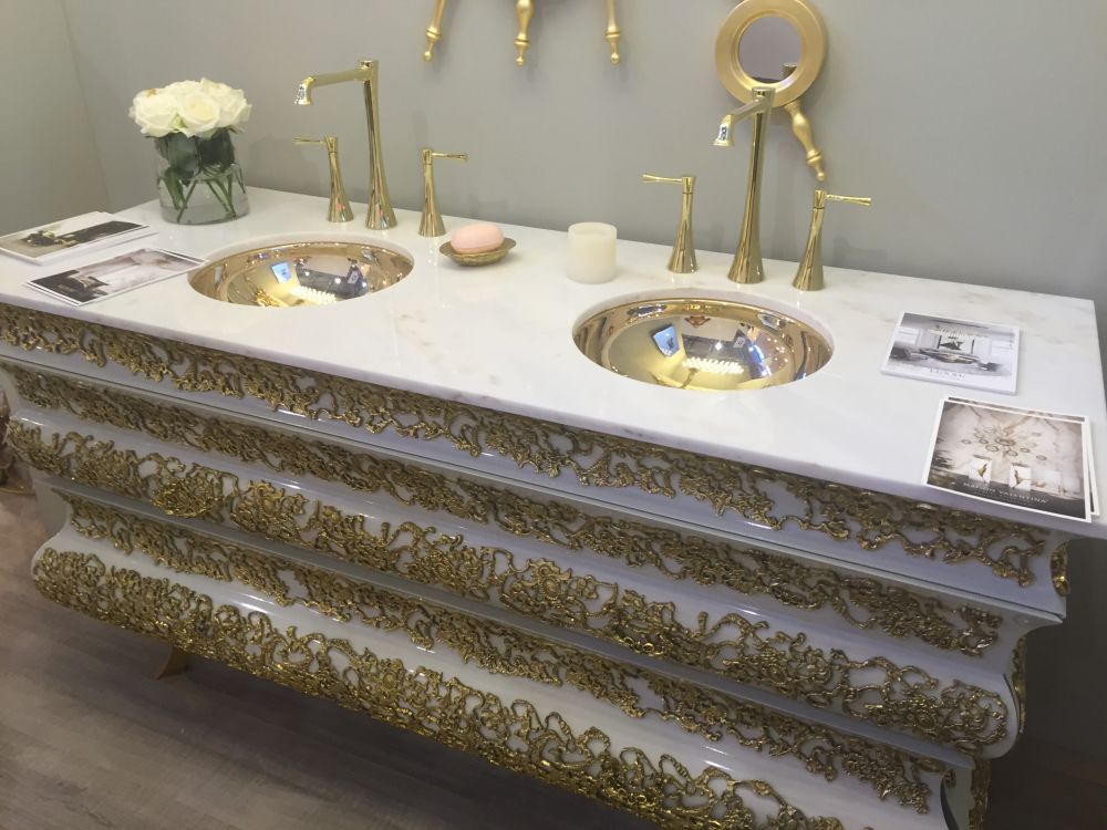 Maison Valentina Crochet Washbasin with rich gold accents