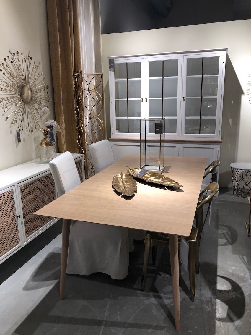 Natural elements still have a place in more contemporary styles.