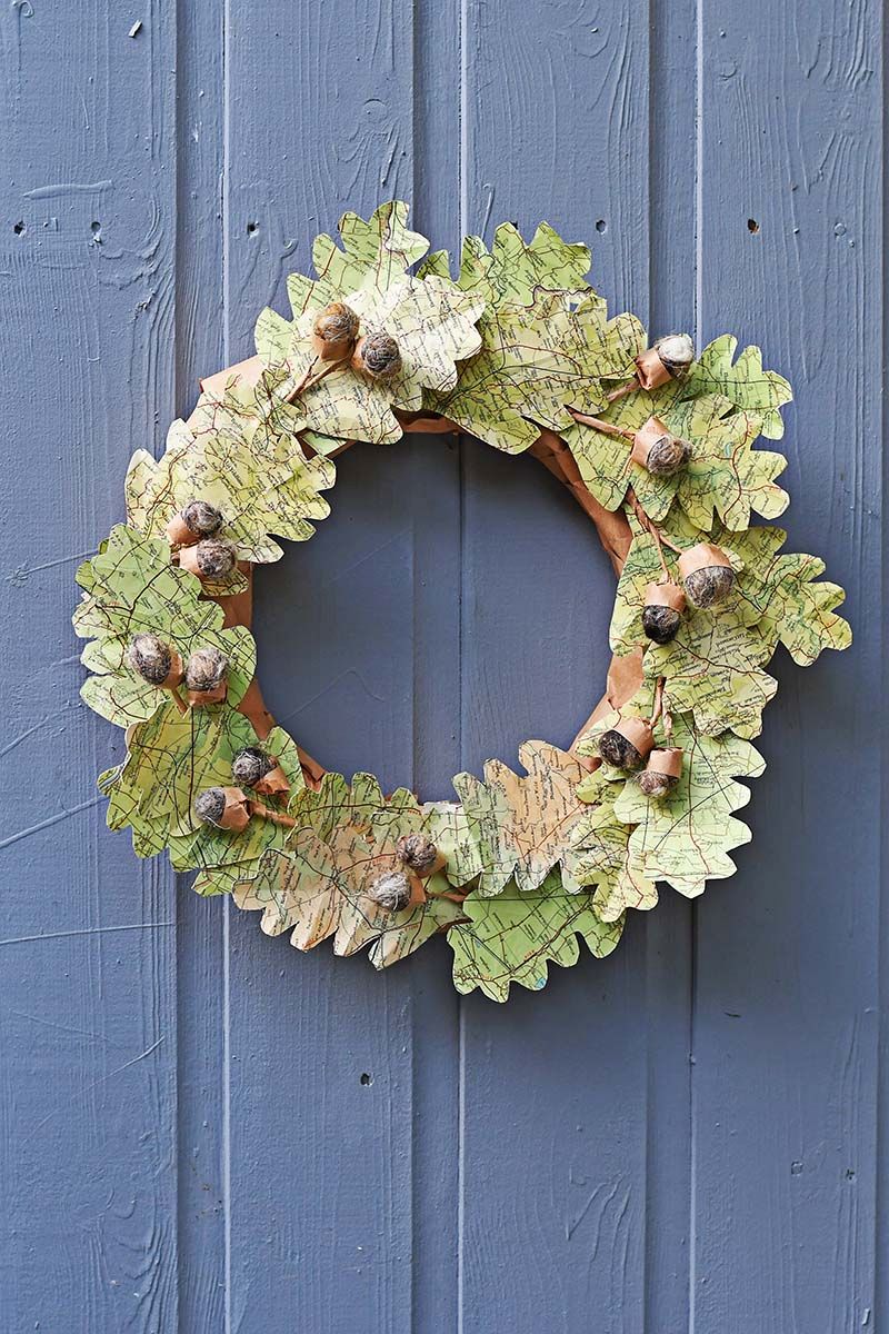 Map leaf wreath