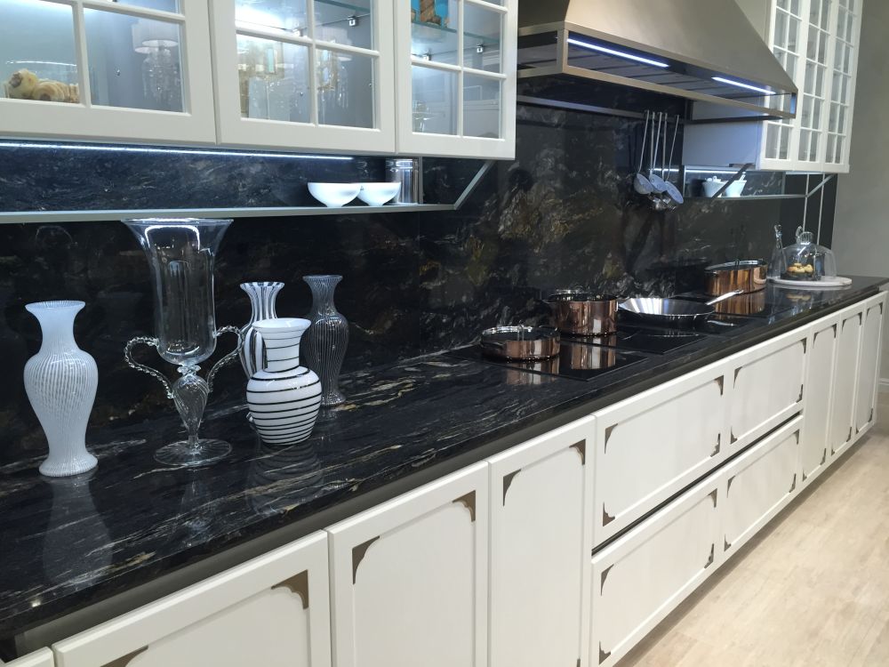 Marble kitchen countertop and bcksplash