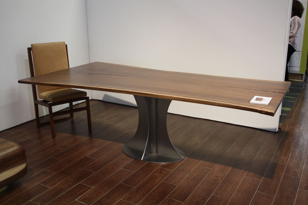 Mark Jupiter table with metal legs base