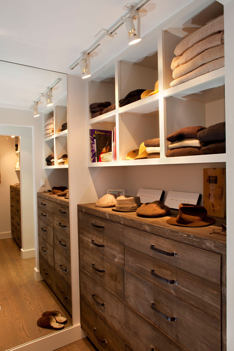 17 ідэй стыльных гардэробных 10 Masculine walk in closet storage