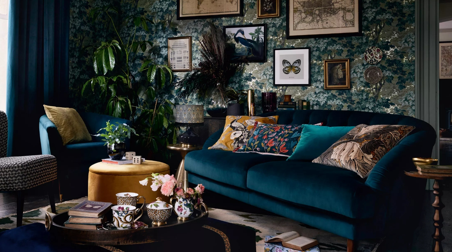 Maximalist interior designe