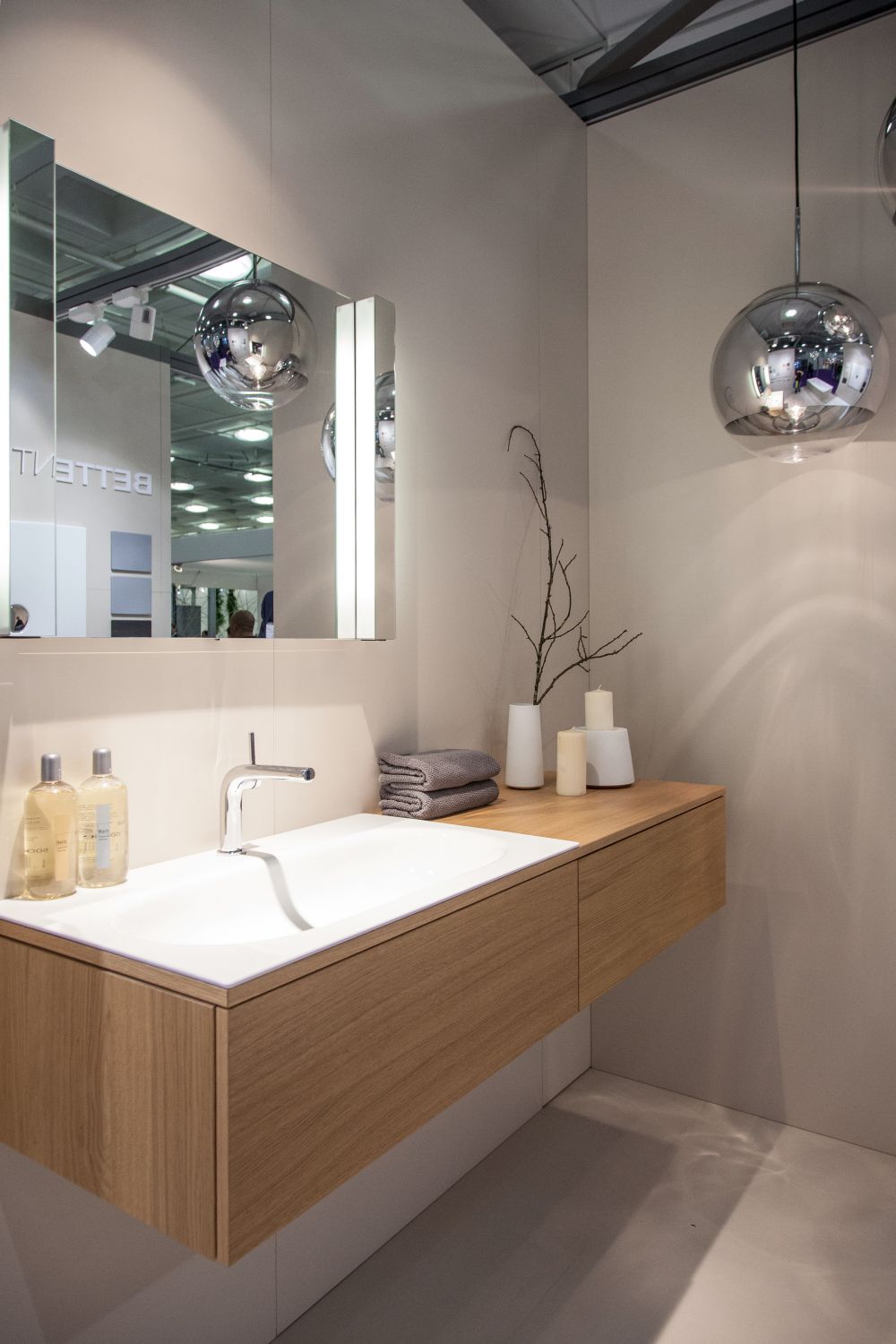 Mercury hanging glass globe for bathroom