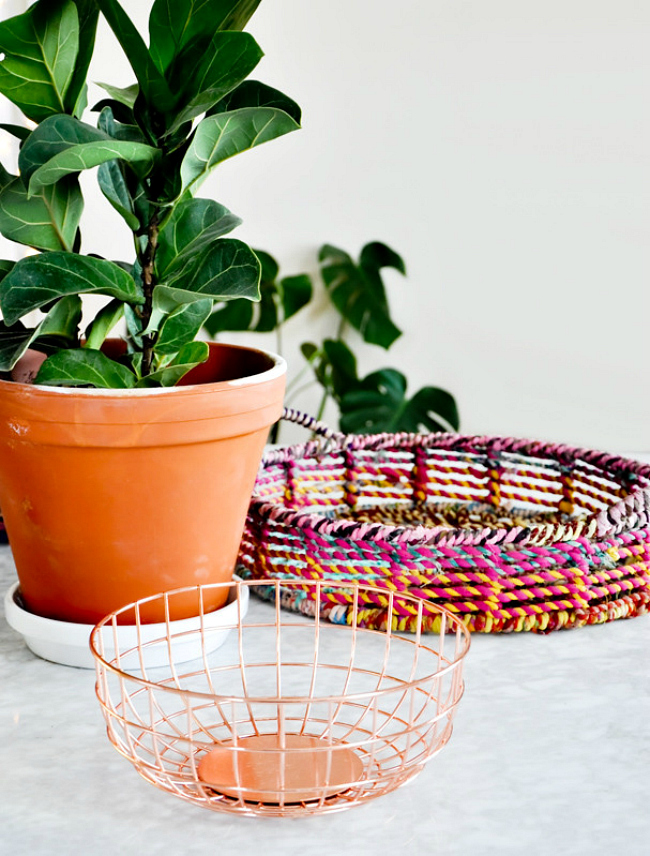 Metallic wire basket