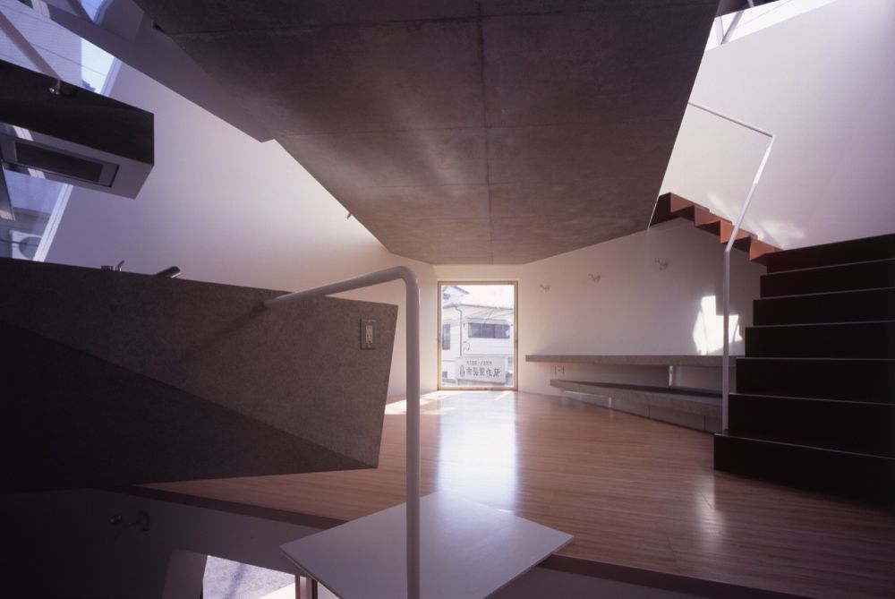 Micro concrete house Reflection of Mineral Interior