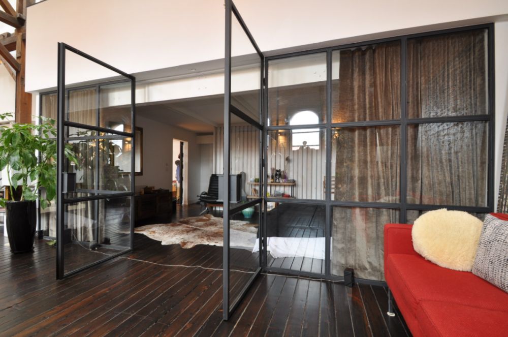 Mid sized urban loft style dark wood floor living room