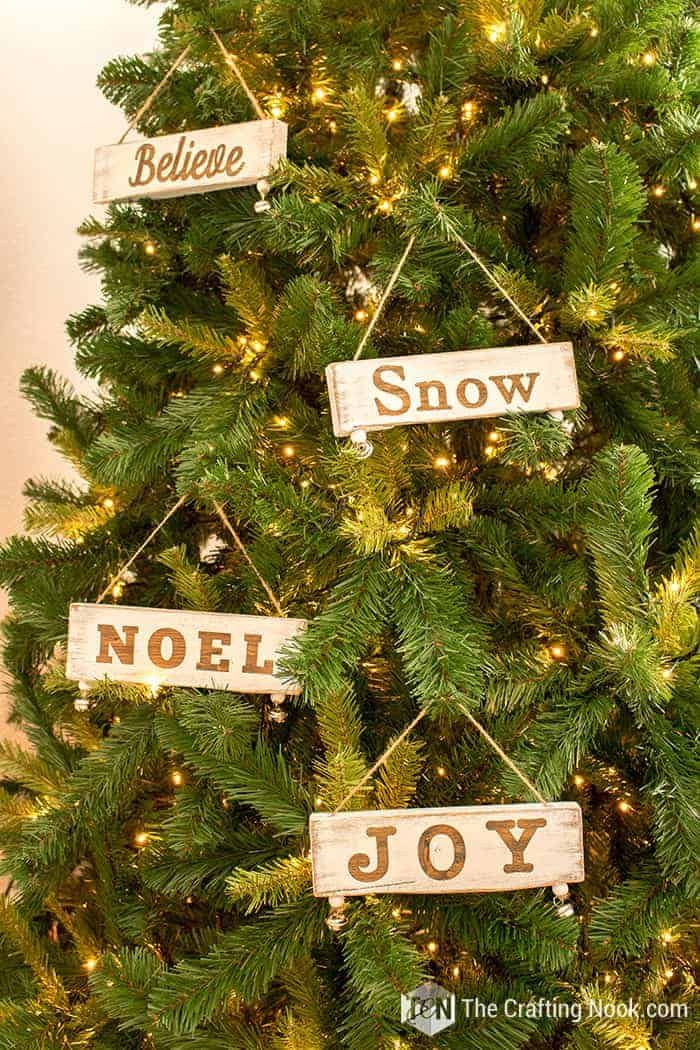 Mini wood signs to decorate the Tree