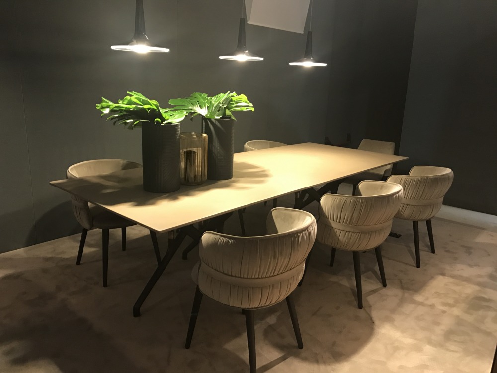 Minimalist dining table ligthing