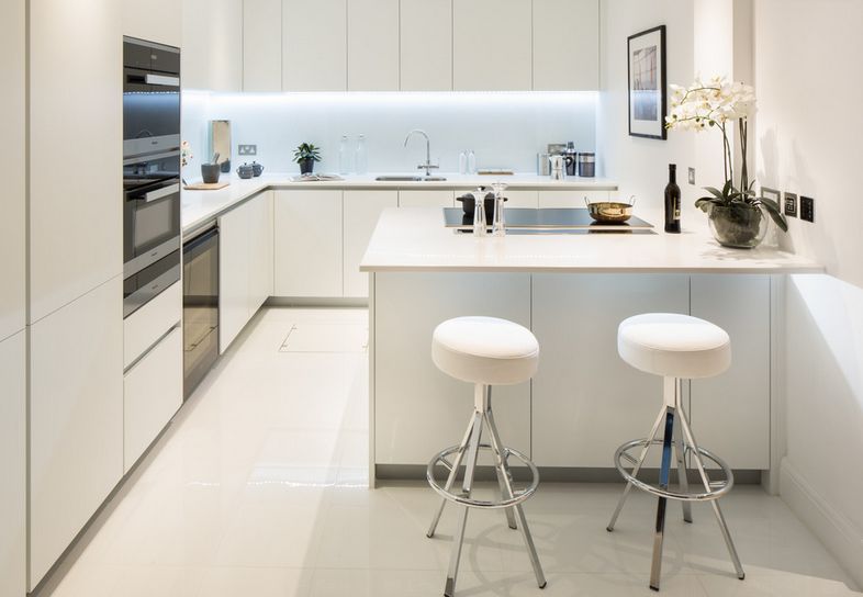 Small, chic and backless stools for a small kitchen
