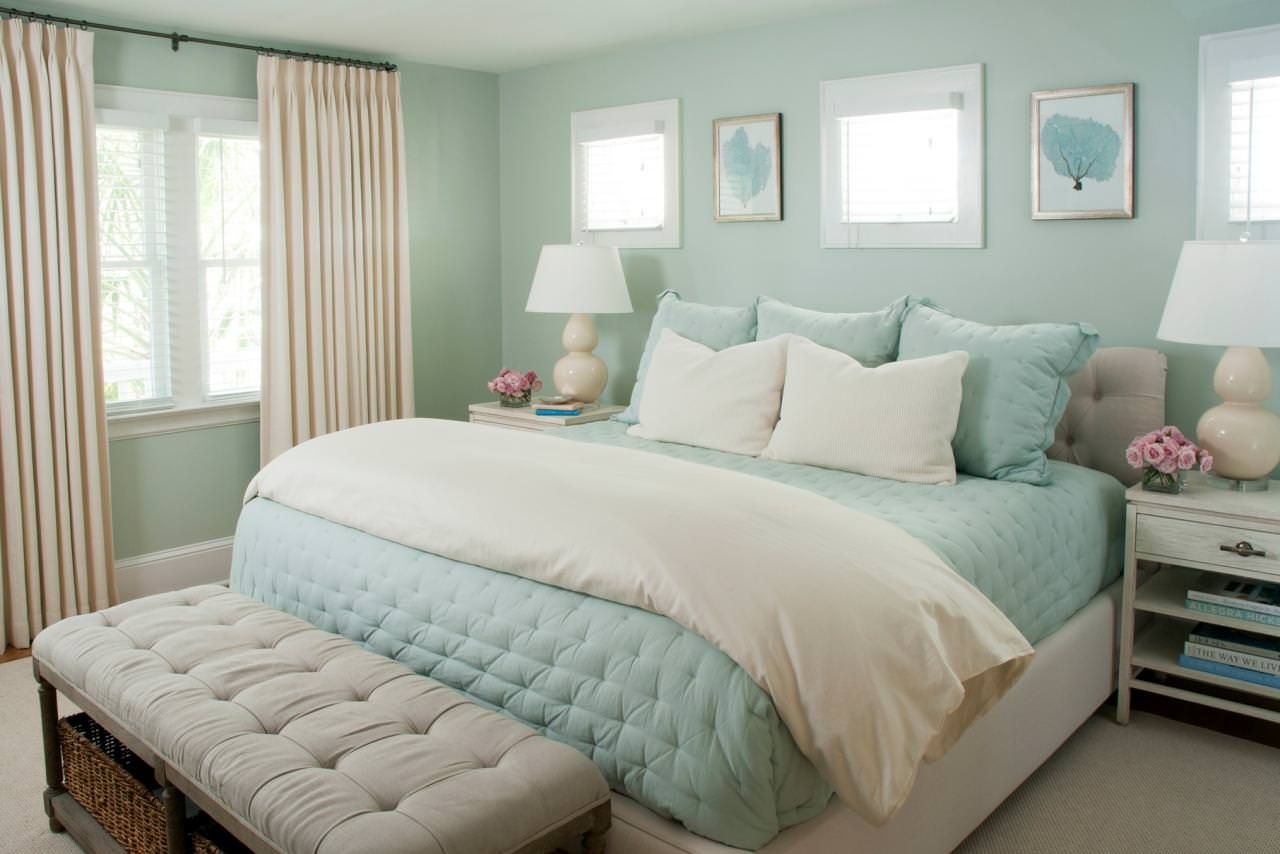 Mint green with low ceiling and bench on foot bed