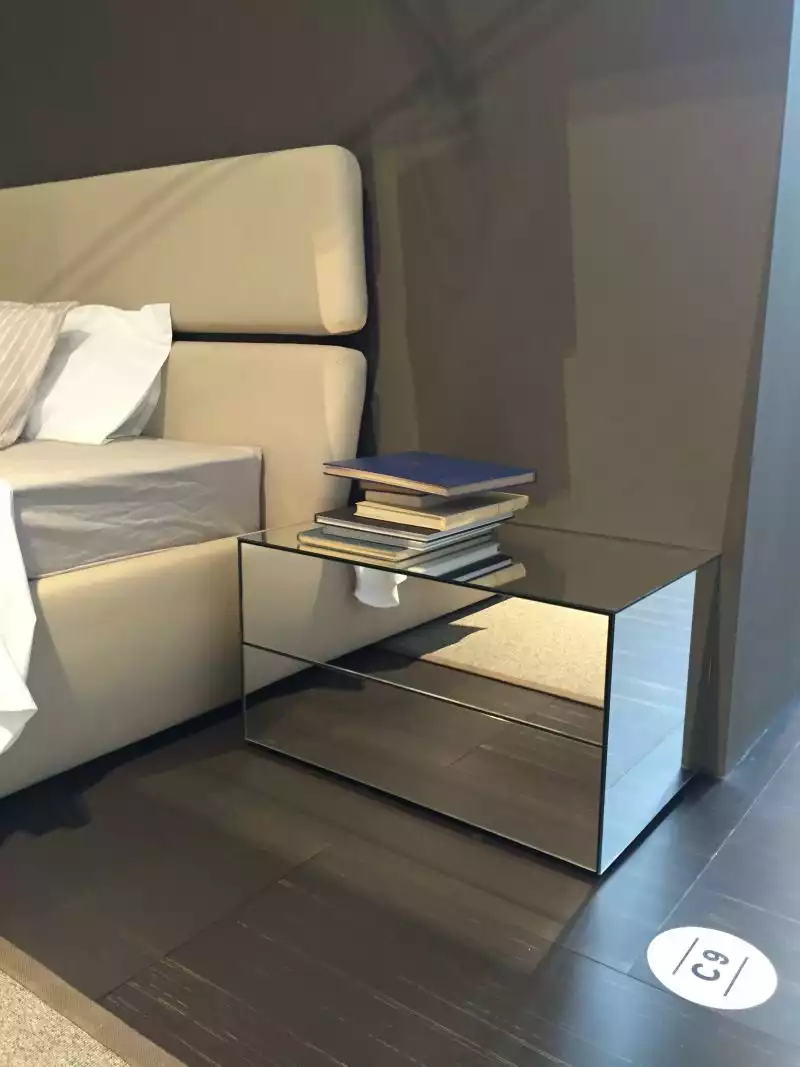 mirrored-nightstand-design