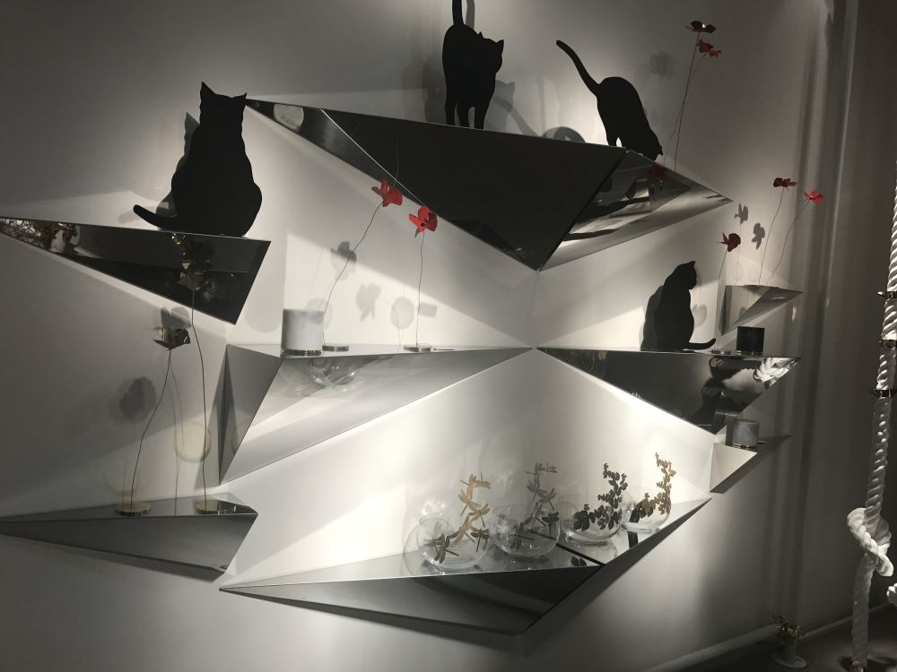 Mirrored triangle shelves to decroate the walls