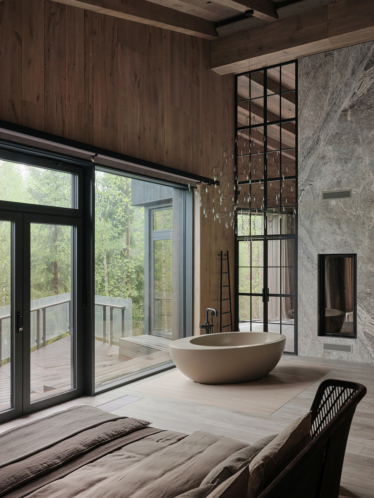 Modern Cabin Russian forest Hill House freestanding tub