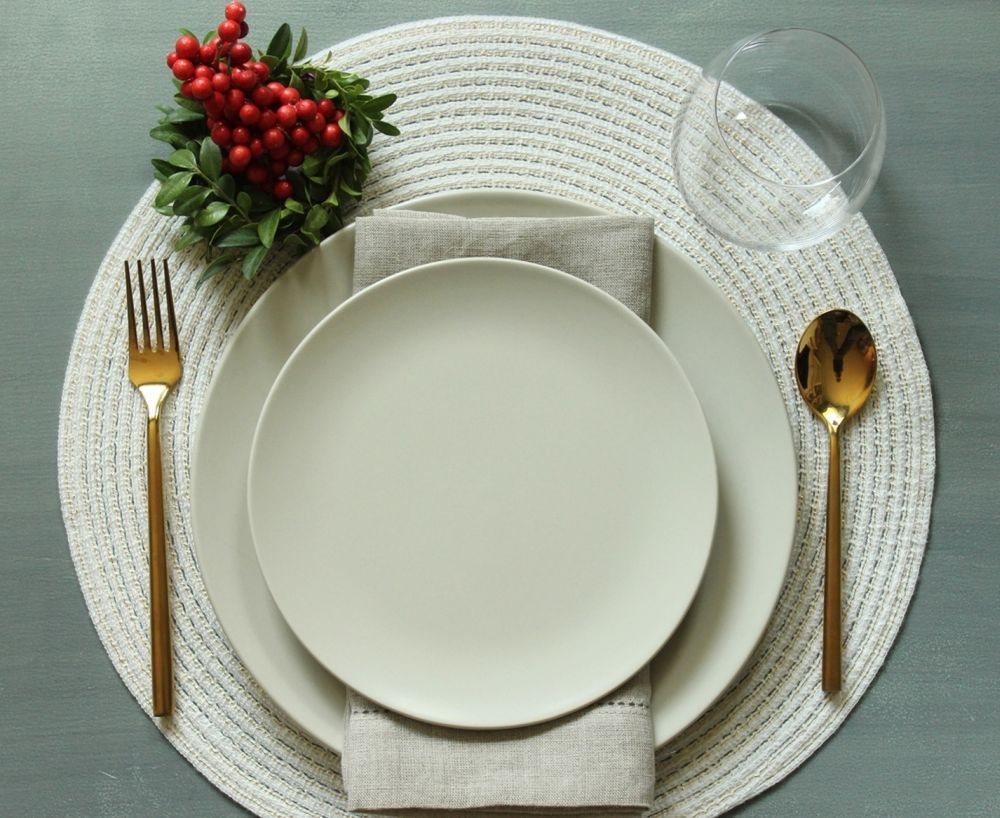 Modern Christmas Table Settings- White Christmas
