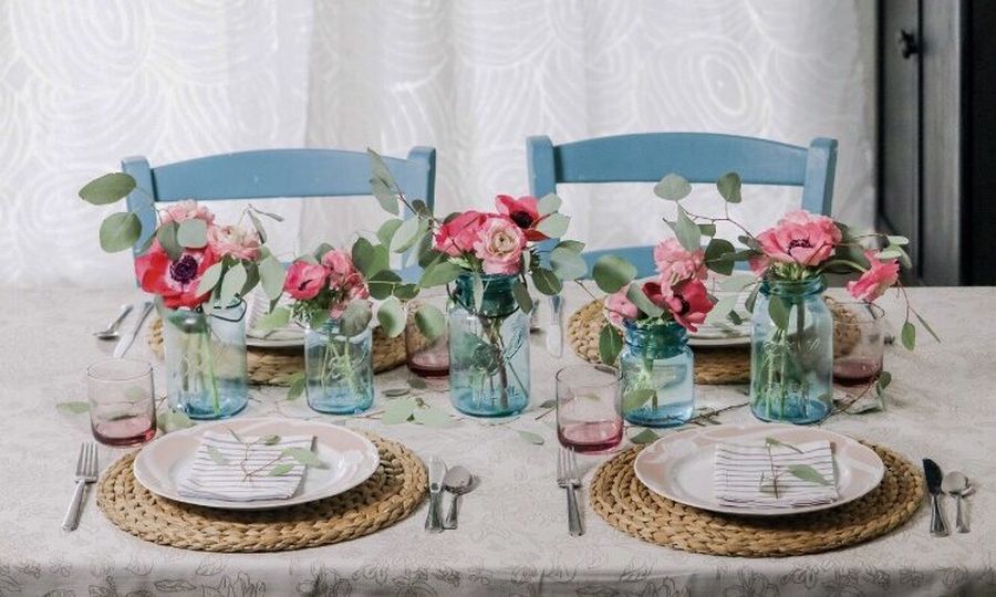 Modern Farmhouse Blue and Pink Tablescape