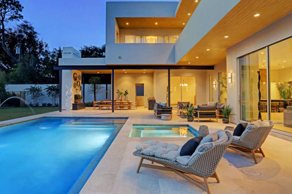 A pool and hot tub combo